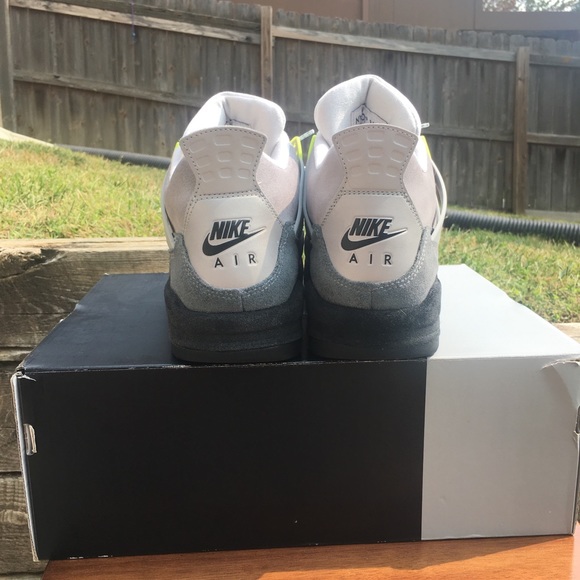 Jordan 4 SE size 10 - Picture 2 of 6